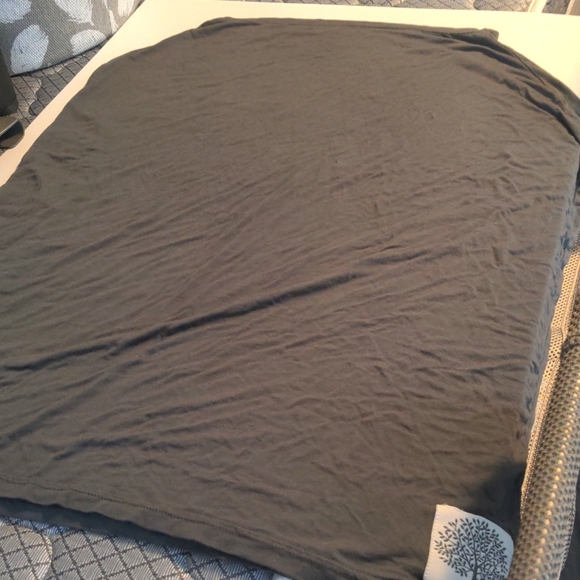 Carseat/nursing cover - Picture 2 of 3